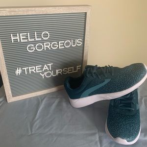 Memory Foam Athletic Works Size 7 Shoe